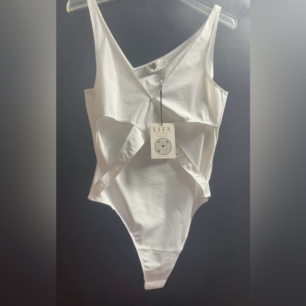 NWT Lita by Ciara NWT Bodysuit Sleeveless White Size
Small & Medium